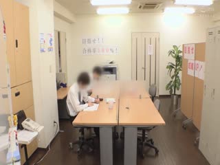 DOCP-119 “见ないで…おしっこ漏れちゃう…”変态塾讲师に利尿剤＆媚薬を盛られ和式便所で大