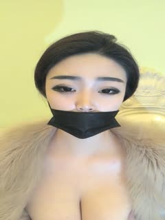 高颜值丰满肥逼御姐[小蝴蝶]揉搓奶子自摸逼逼，近距离特写手指插入，很是诱惑喜欢不要错过