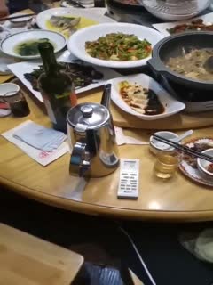 我和你一样，想知道这饭店在哪里,吃饱饭还有特殊服务，打飞机对面的少妇脱光光舔鸡巴，短短时间刺激无线！-155-155