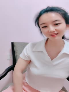 小甜甜的小脸在镜子前松开，露出狼友的手指。