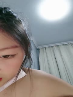 两个肥臀一对美鱼，童颜巨乳正妹大洞暴露